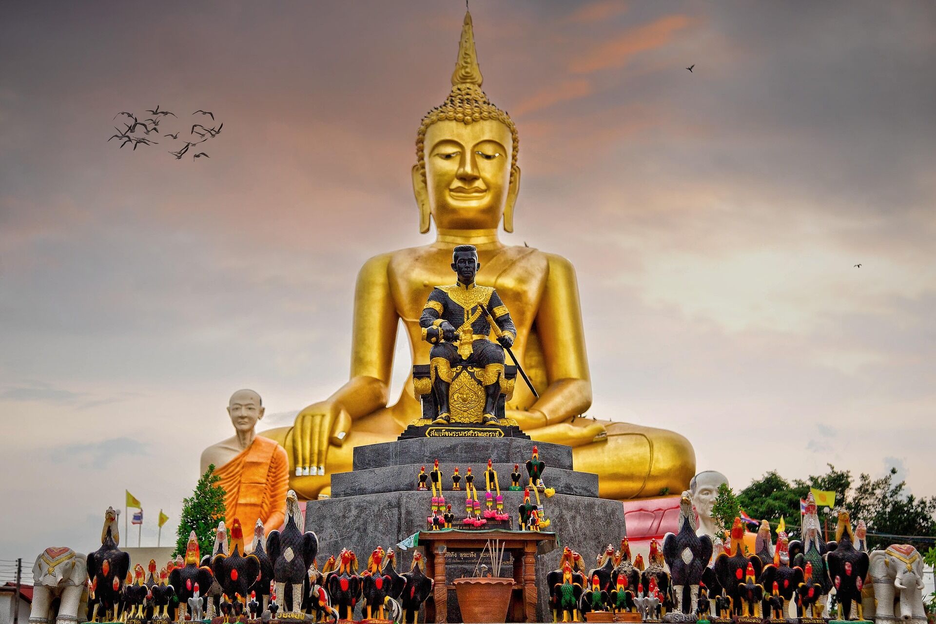 Capture the timeless beauty of Phitsanulok’s Buddhist heritage